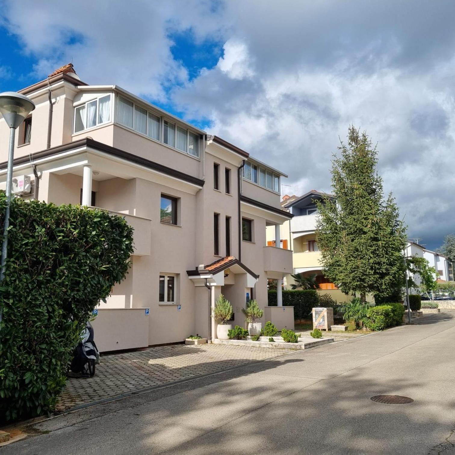 Apartments Krizine Umag Luaran gambar